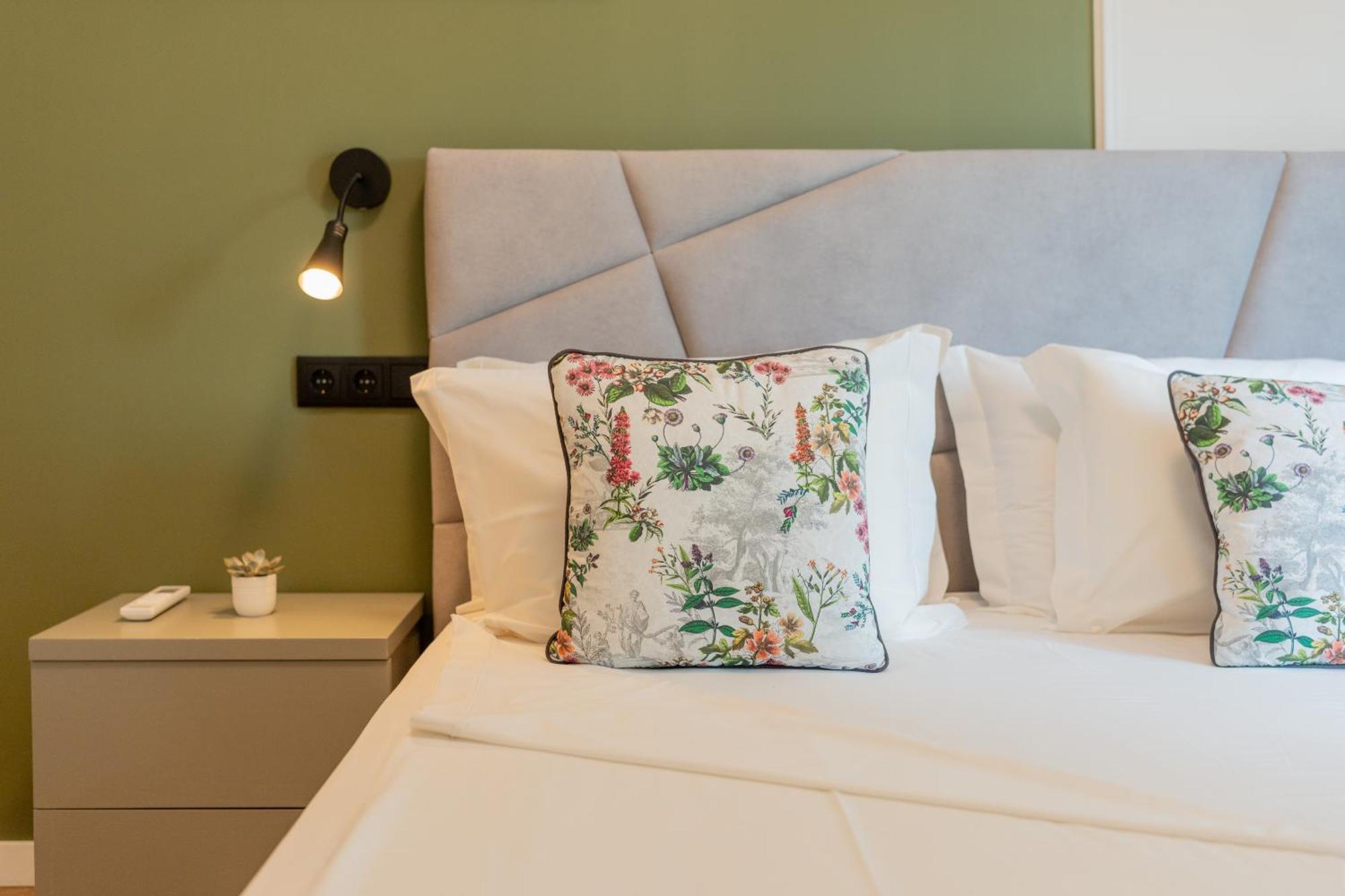 Casa Flores - 2 Bedroom, Lift, Ac, Car Parking - Extra 포르투 외부 사진