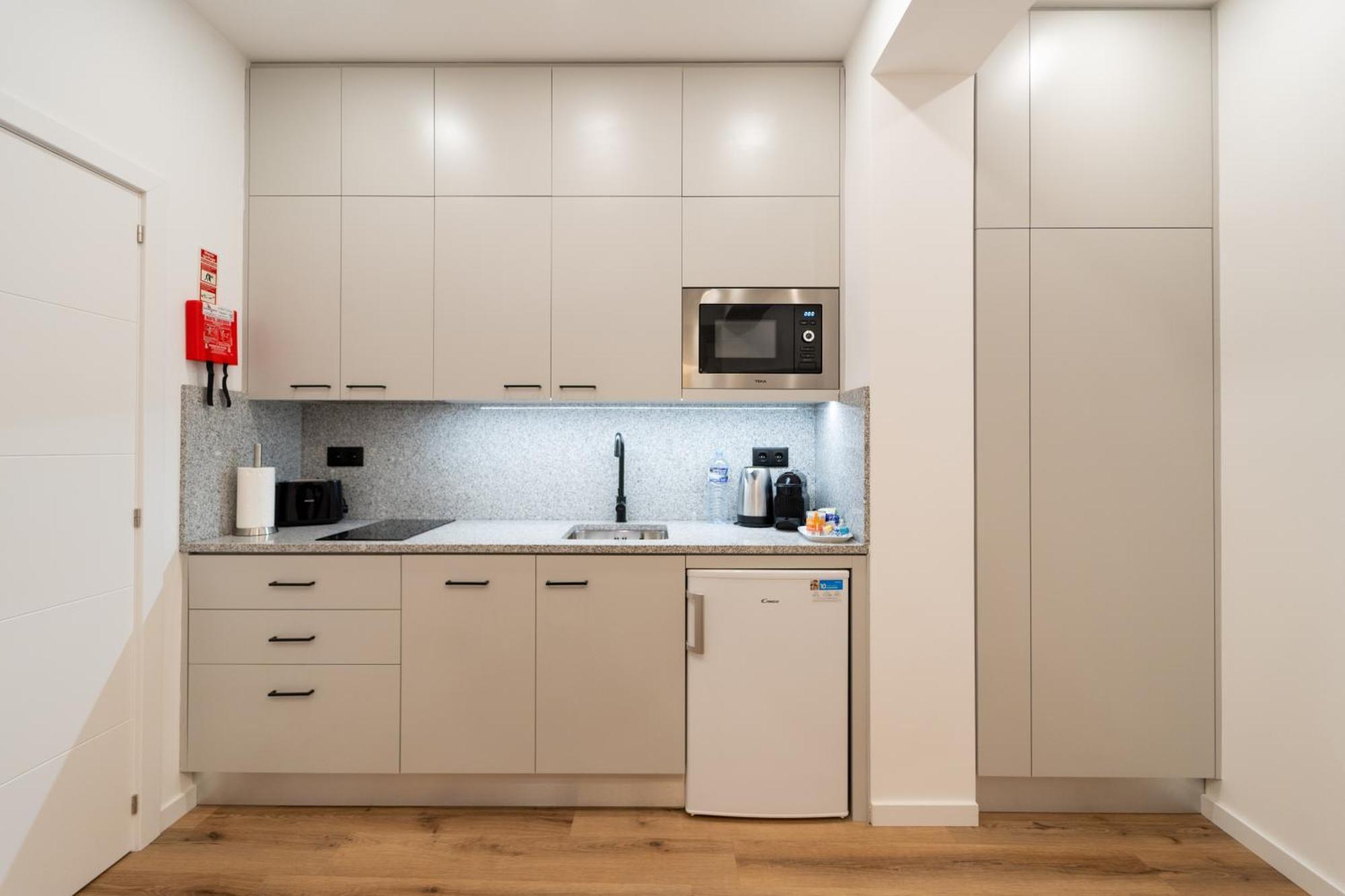 Casa Flores - 2 Bedroom, Lift, Ac, Car Parking - Extra 포르투 외부 사진