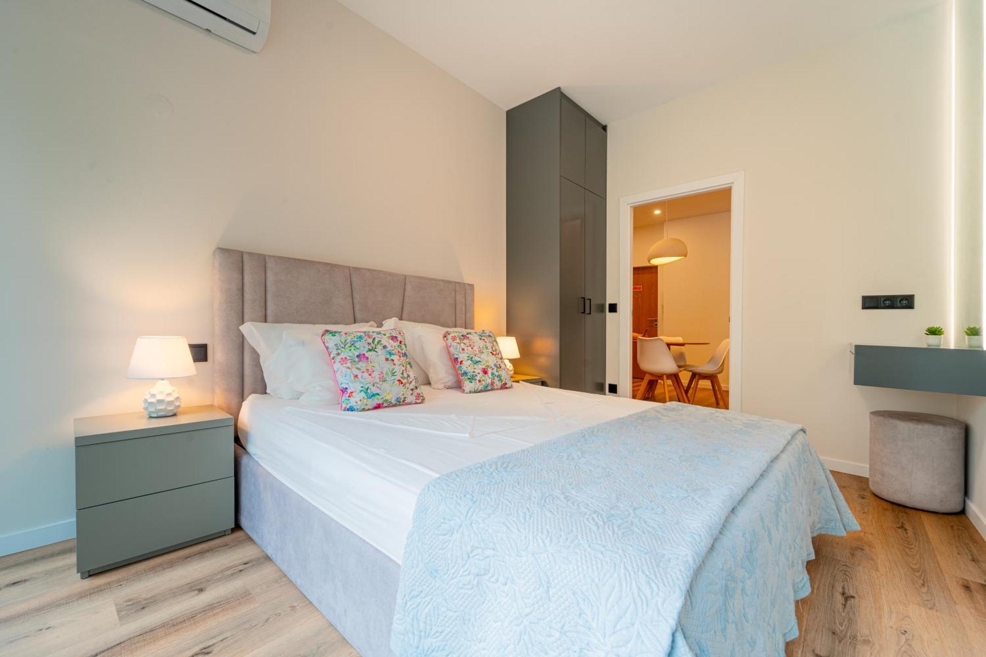 Casa Flores - 2 Bedroom, Lift, Ac, Car Parking - Extra 포르투 외부 사진